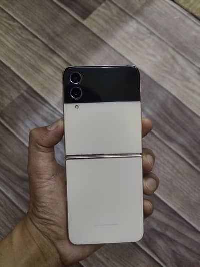 Samsung Galaxy Z Flip 4  8/256 Non Pta Phone