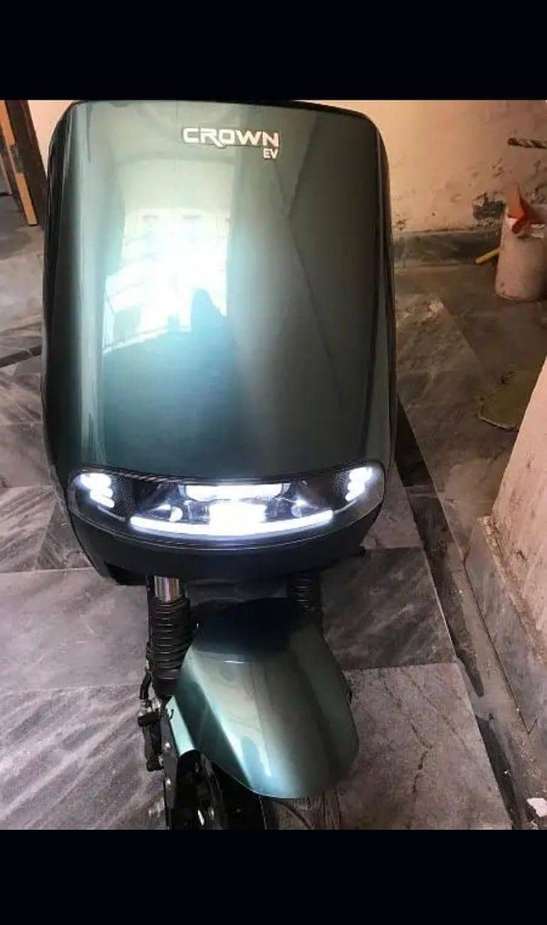 Crown ev 1