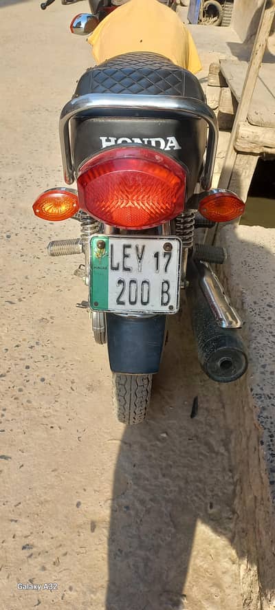 honda 125 17 model good condition urgent sale