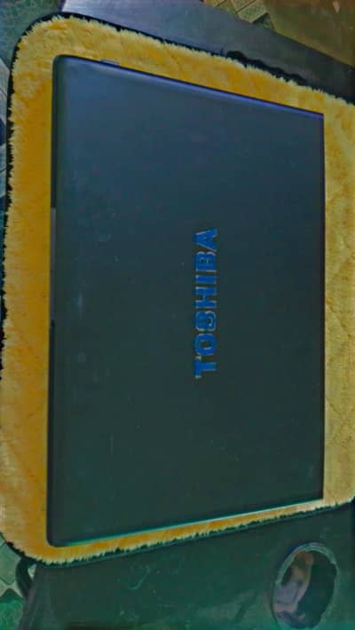 Toshiba laptop blcak colour vip condetion
