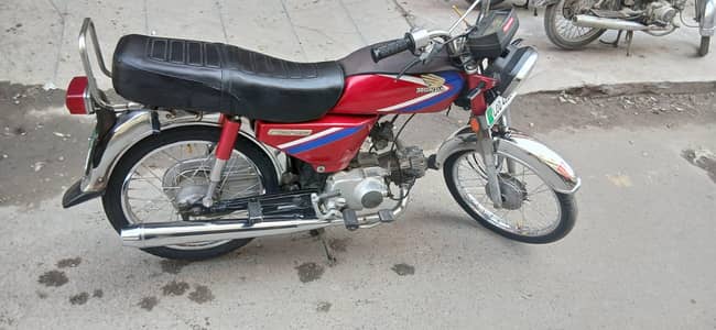 ANTIQUE CD 70 WITH  CONDITION LIKE NEW