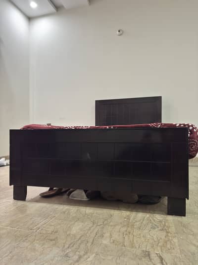 Single bed with mattress