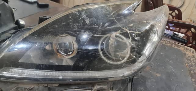 prius Headlights 2015 model  aik ka glass break hy