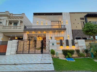 7 MARLA BRAND NEW ULTRA MODERN HOUSE FOR Rent NEAR TO PARK