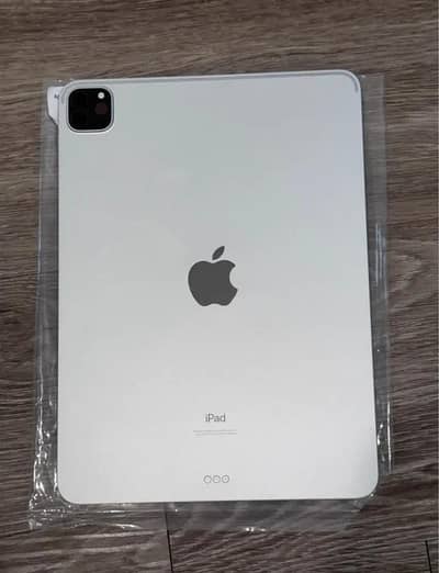 iPad Pro M1 3rd Generation 11 inch 128GB Full Box Apple Pencil Sath h