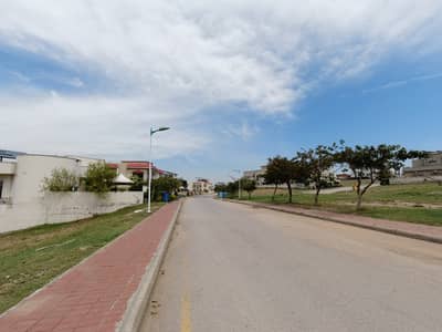 1 Kanal Residential Plot no 325 street no 1 direct approach from main Expressway near to DHA 4 bridge available for sale