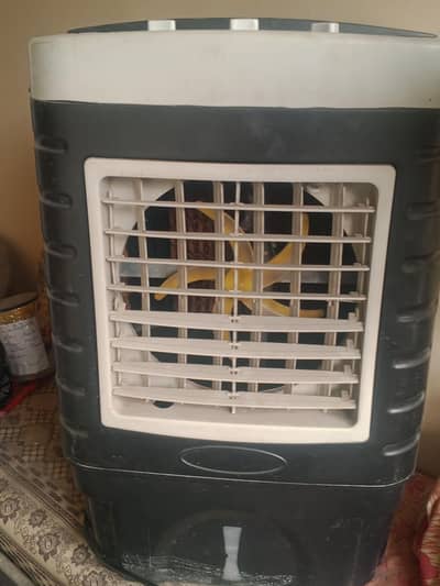 1 cooler air one soolar plate and one battery and 20 gaaz wire and wit