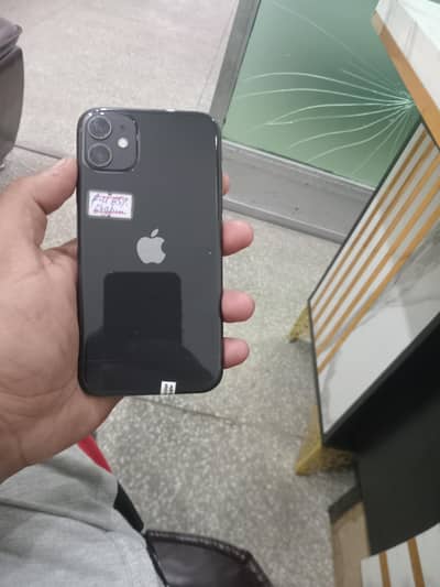 IPHONE 11 IN MINT CONDITION