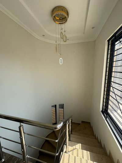 10 Marla Spacious House in DHA Phase 8(EX-AIR AVENUE) With Orignal Photos