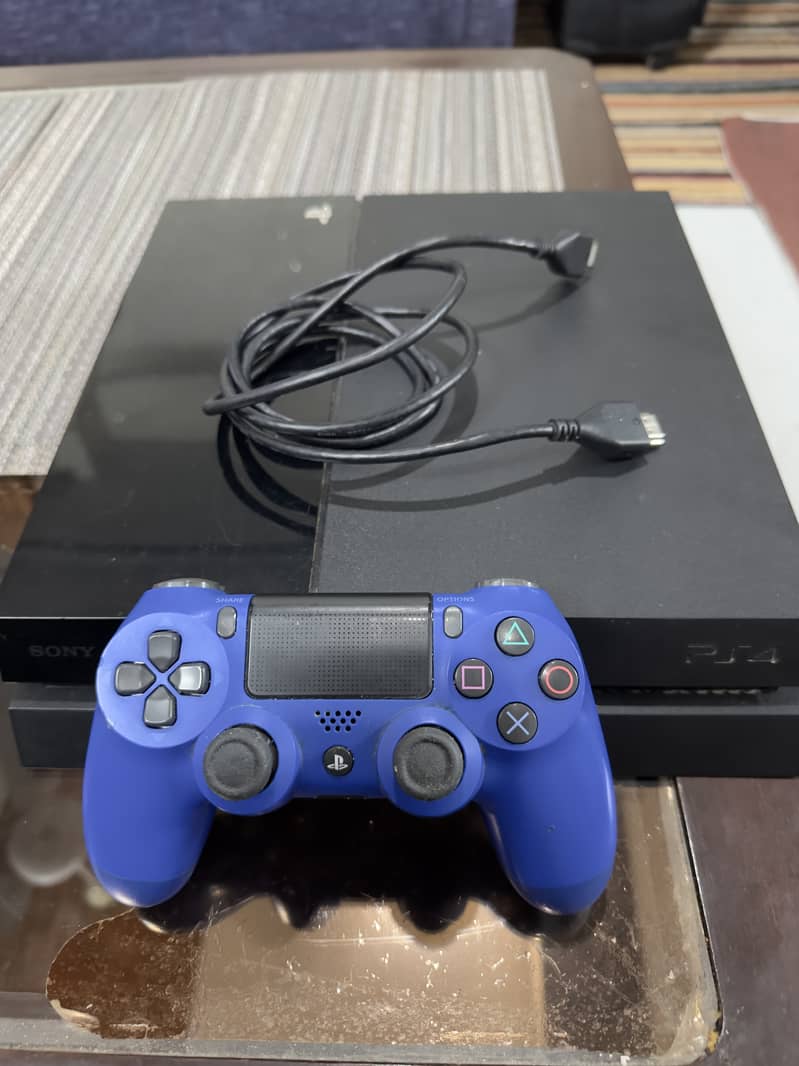 PS4 with one controller 0
