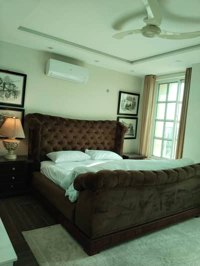 1800 Square Feet 3 Bedrooms Apartment For Rent In DHA Phase 8 Ex Air Avenue - Facing Park