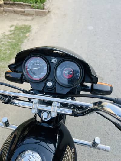 CD 70 Dream black color in well maintained Condition