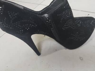 Bata Brand New article heels 10/10 Size 40