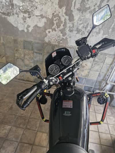 Black Suzuki GS 150 only 2600 Kms driven for sale