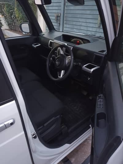 TOYOTA PIXIS MEGA FULL OPTION