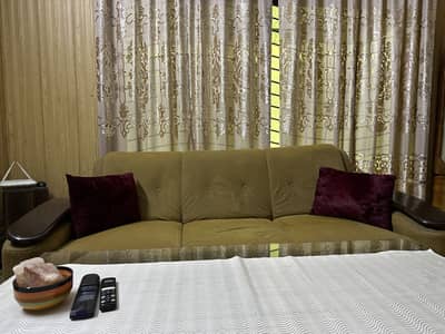 5-Seater Brown Sofa – Very Good Condition – Indoor Use