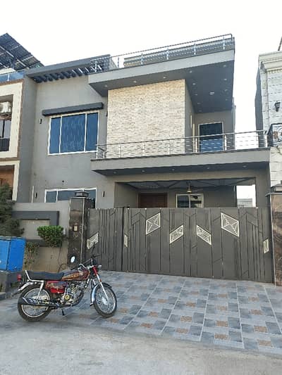 10 Marla Little Bit Used House Excellent Condition For Sale DC Colony