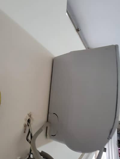 hair ac forsale in  New condition 1.5 ton Ac in working  condition. . . .