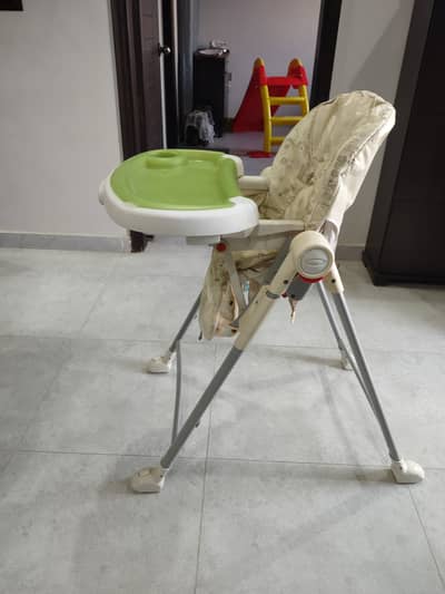Baby High Chair with Adjustable Tray – Foldable & Easy-Clean Feeding