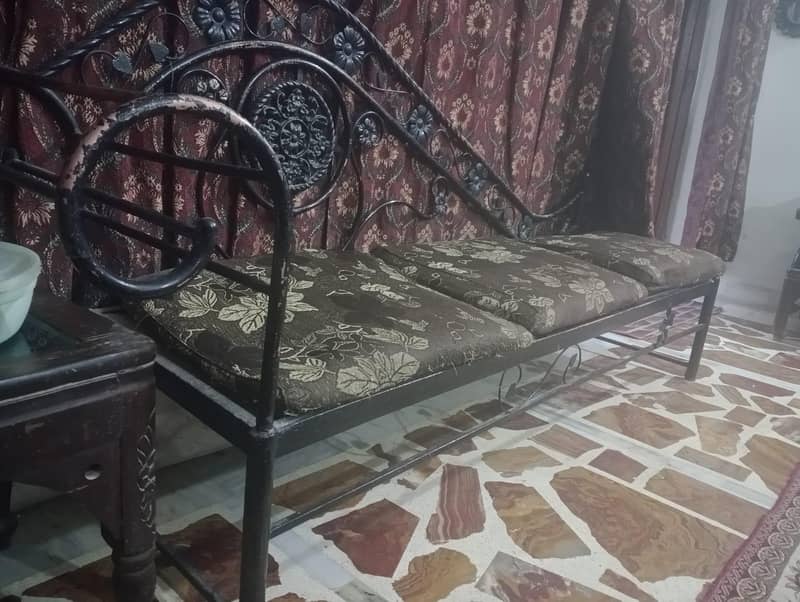 side sitting iron sette 1