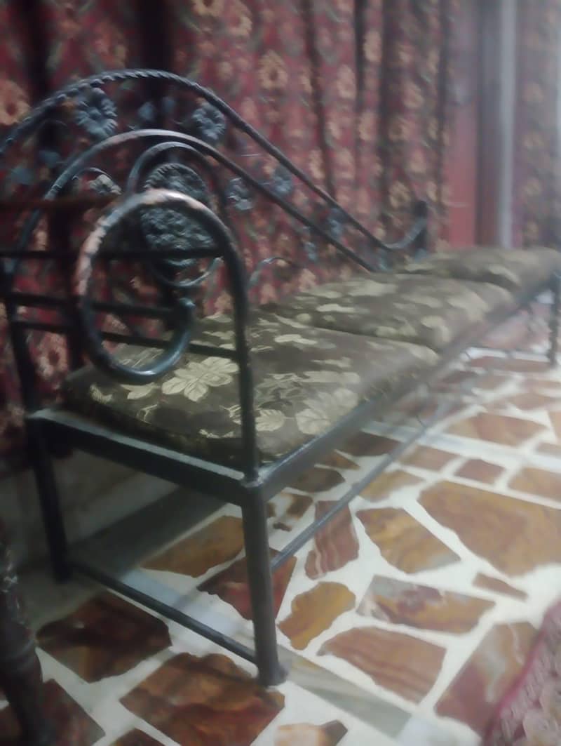 side sitting iron sette 3