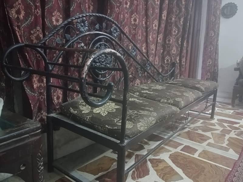 side sitting iron sette 4