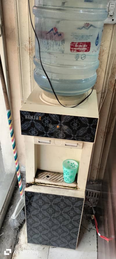 hot and cool water dispencer with fridge