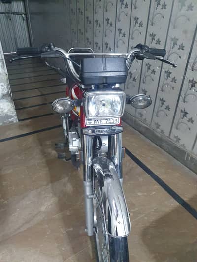 Honda 125 lush condition 10/10  RED colour