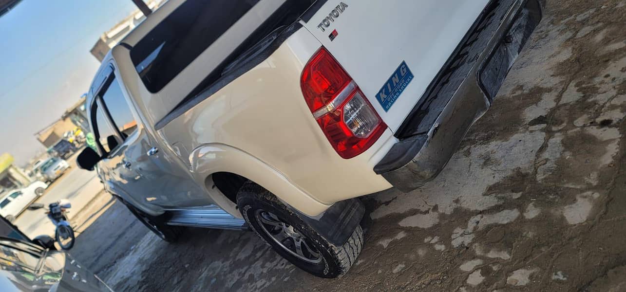 2012 ویگو .  .  .  .  .  .  .  . 8