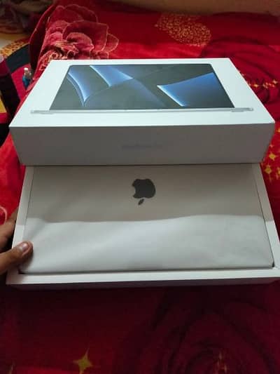 Apple MacBook pro M2 Max 1TB 32GB Ram 2023 model