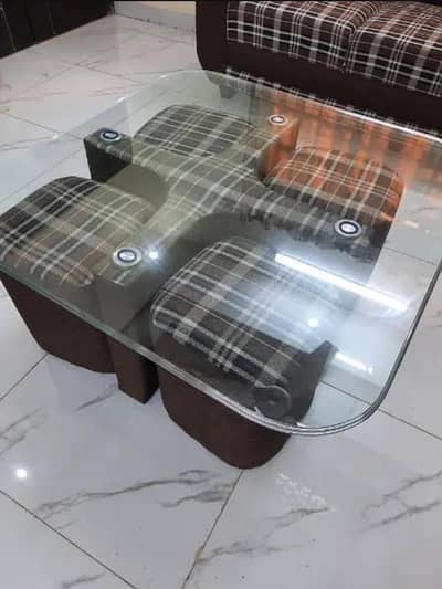 TABLE WITH 4 SEATS