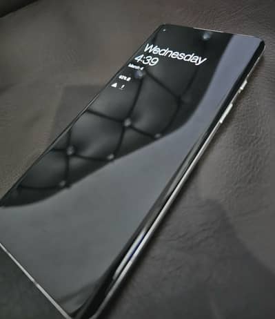 OnePlus 8 (8GB RAM / 128GB) – Smooth Performance 