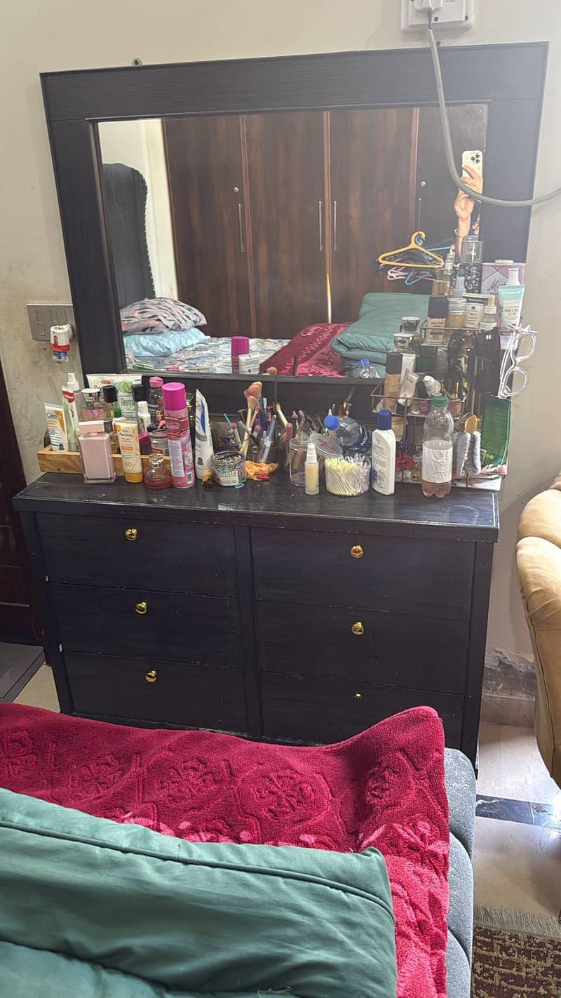 dressing table 0