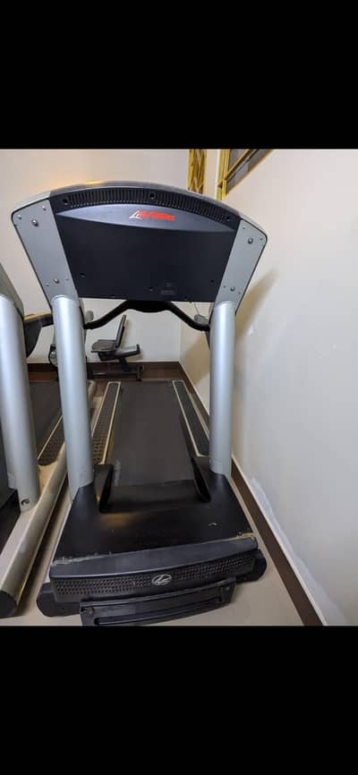 Life Fitness Commercial Treadmill (Heavy Duty Gym Machine)