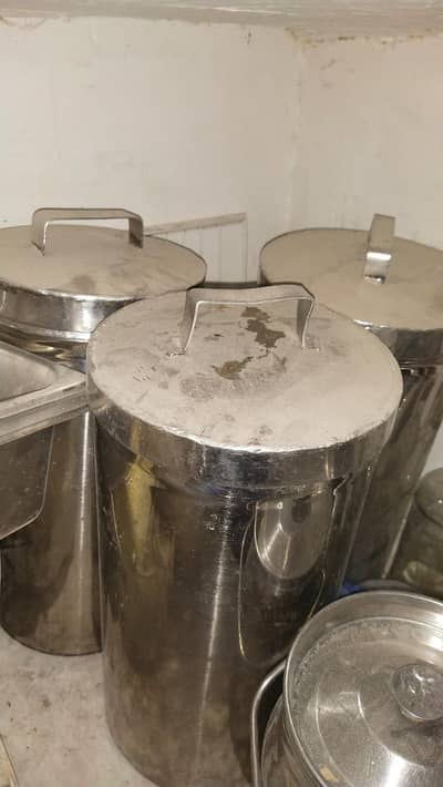 ice cream making machine and bowls and petian