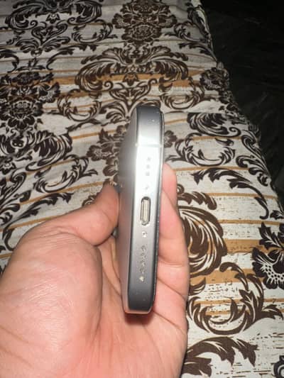 I phone 15 Pro max 128 GB.