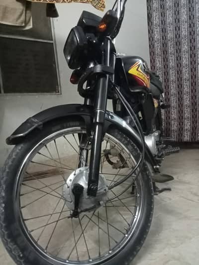 Bhai Honda 2020 model ha Hyderabad num first owner ha bike ha