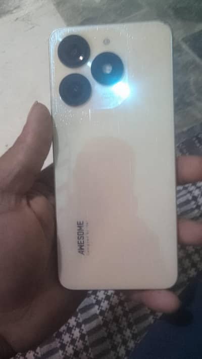 good look mobile phone itel A70