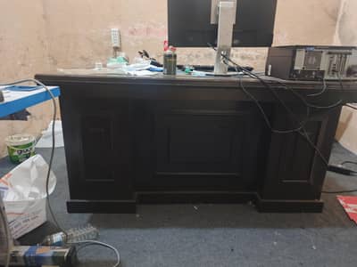 5.25 ft * 3ft office table 10/8 condition