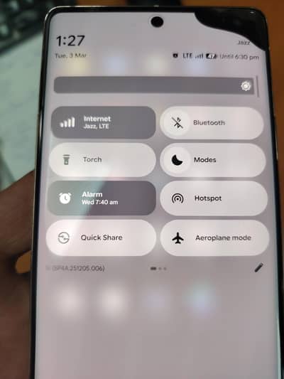 Google Pixel 7 Pro, Top right Dotted