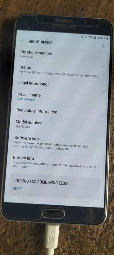 mbl bikul ok he daba or charger ni he Sirf cable he  12 hzr ka he