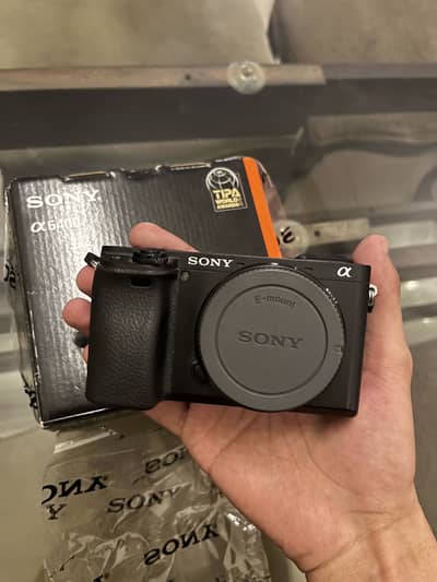 Sony A6400 10/10 condition
