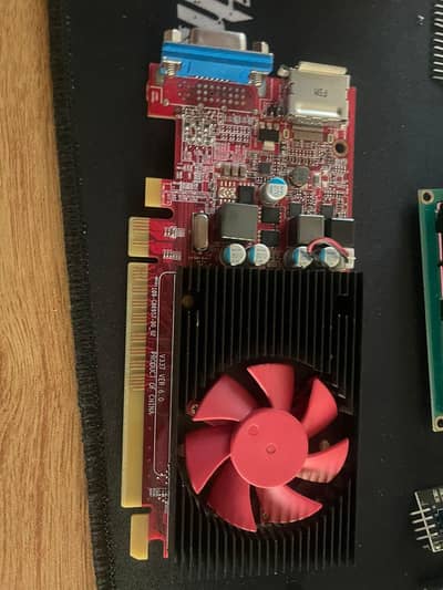 The graphics card in the image is an HP AMD Radeon R7 430.