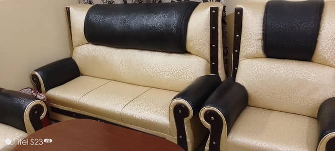 5 seaters sofa set excellent condition for sale at new colony chashma