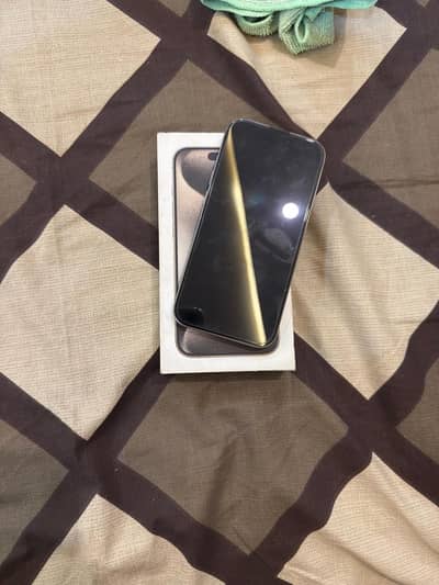 15 pro 256 gb LLA natural titanium