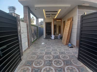 5marla house for rent in 3bad room TV lounge kichen with dring room giraj bajli pani gas available total tile floor