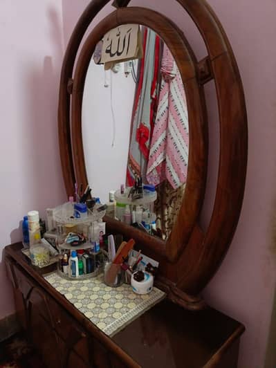 Bedset Full Along Side Dressing Table with mirror and 2  Sidetable urg