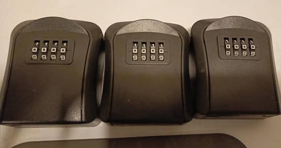 Keys Lock Box ( with 4-digit resettable code )