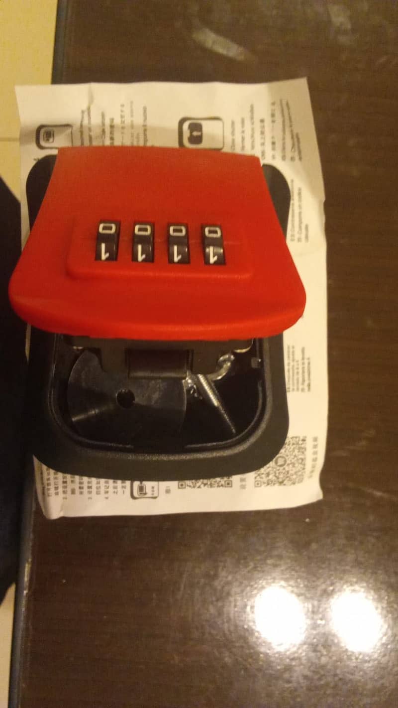Keys Lock Box ( with 4-digit resettable code ) 1