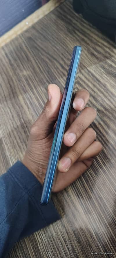 motorola edge 5G UW (2021)